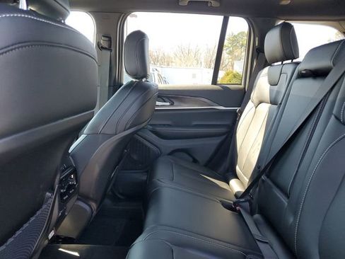 New 2025 Jeep Grand Cherokee Limited w/ Black Appearance Package image 13