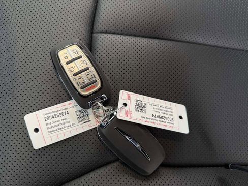 New 2026 Chrysler Pacifica Limited image 26