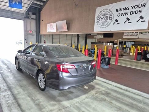 Used 2014 Toyota Camry XLE image 3