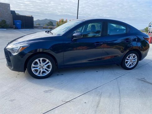 Used 2017 Toyota Yaris iA FWD image 14