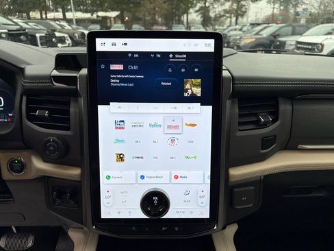 Used 2024 Ford Expedition Platinum image 17