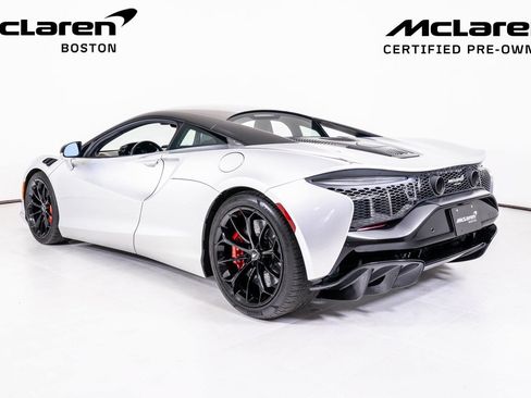 Used 2023 McLaren Artura RWD image 3