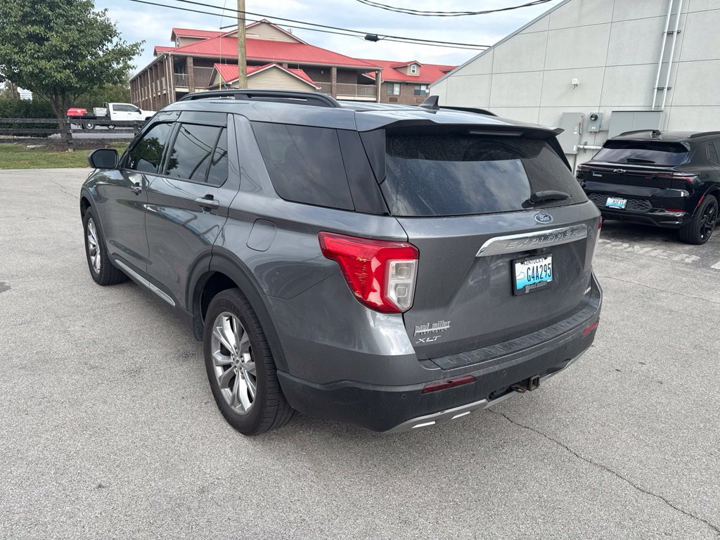 Used 2023 Ford Explorer XLT w/ Equipment Group 202A AWD/4WD image 4