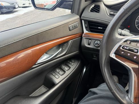 Used 2018 Cadillac Escalade Premium Luxury image 11