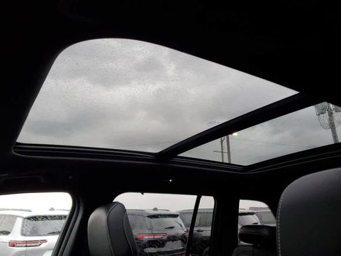 New 2025 Jeep Grand Cherokee Limited w/ Luxury Tech Group II image 15