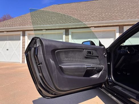 Used 2016 Ford Mustang Shelby GT350 w/ Track Package image 16