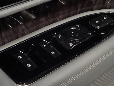 Used 2018 Lincoln Navigator L Reserve w/ Technology Package image 27