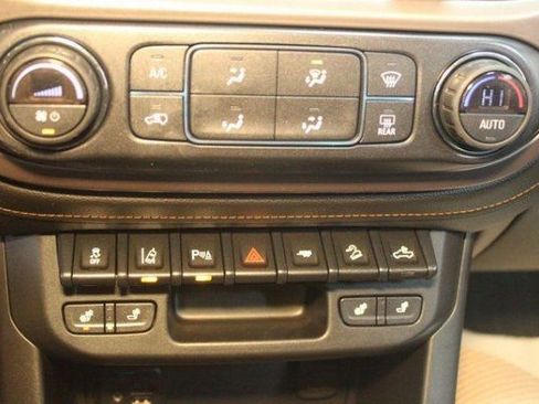 Used 2021 GMC Canyon AT4 w/ Driver Alert Package AWD/4WD image 25