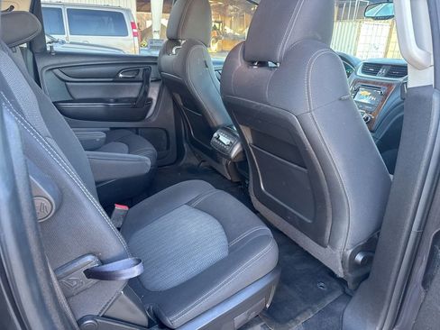Used 2014 Chevrolet Traverse LT image 40
