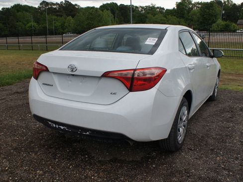 Used 2017 Toyota Corolla LE w/ Carpet Mat Package (TMS) FWD image 4
