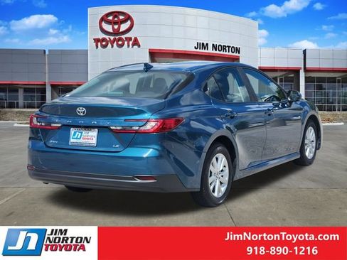 Used 2025 Toyota Camry LE FWD image 5