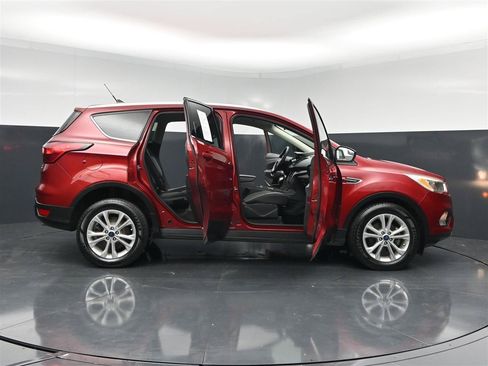 Used 2019 Ford Escape SE FWD image 39