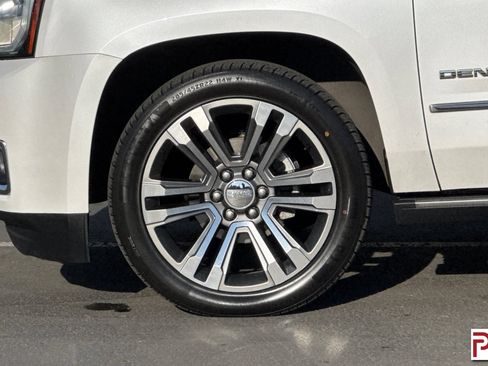 Used 2018 GMC Yukon Denali w/ Denali Ultimate Package AWD/4WD image 39