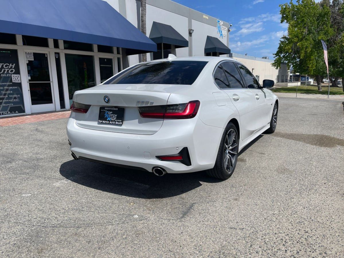 Used 2022 BMW 330e w/ Driving Assistance Package RWD image 5