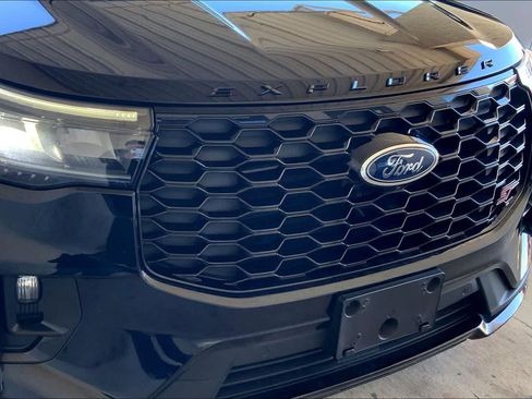 Certified 2025 Ford Explorer ST image 29
