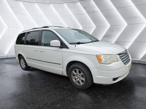 Used 2010 Chrysler Town & Country Touring FWD image 1
