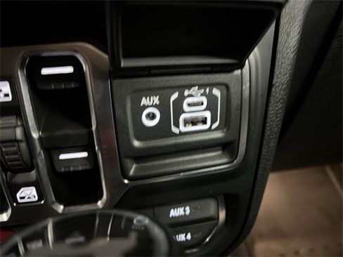 Used 2024 Jeep Wrangler Unlimited Rubicon w/ Technology Group image 35