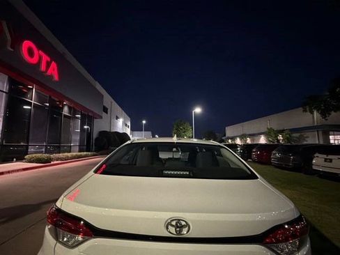 Used 2025 Toyota Corolla LE FWD image 4