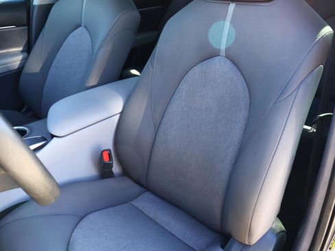 Used 2022 Toyota Camry LE image 12