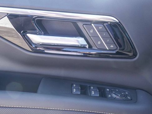 New 2026 Chevrolet Suburban Premier AWD/4WD image 21