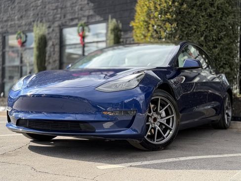 Used 2021 Tesla Model 3 Standard Range Plus image 2