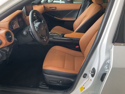 Used 2025 Lexus IS 350 F Sport RWD image 4
