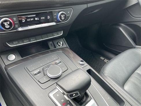 Used 2020 Audi Q5 2.0T Premium w/ Convenience Package image 21