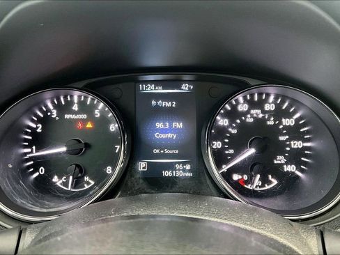 Used 2017 Nissan Rogue SV w/ SV Premium Package image 28