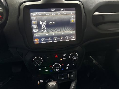 Used 2021 Jeep Renegade Limited image 17