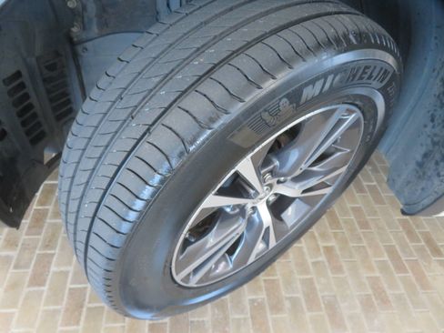Used 2016 Toyota Highlander XLE FWD image 11