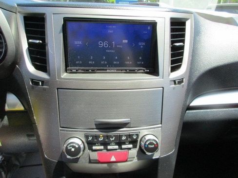Used 2011 Subaru Outback 2.5i AWD/4WD image 25