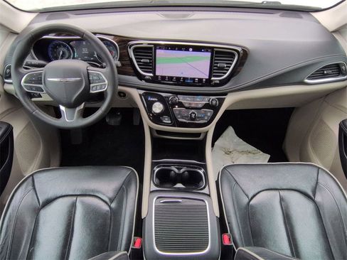 Used 2023 Chrysler Pacifica Limited image 21