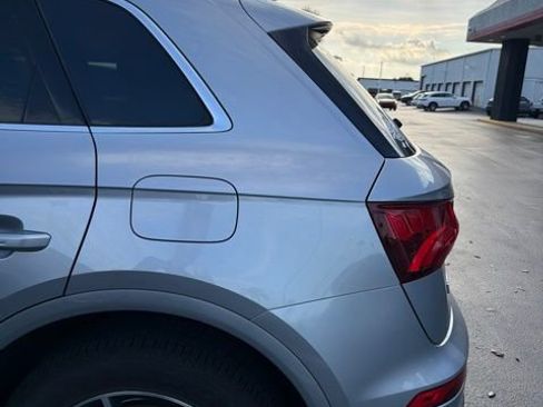 Used 2020 Audi Q5 e Premium w/ Convenience Package AWD/4WD image 6