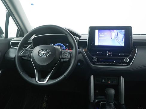 Used 2024 Toyota Corolla Cross XLE w/ Convenience Package image 15
