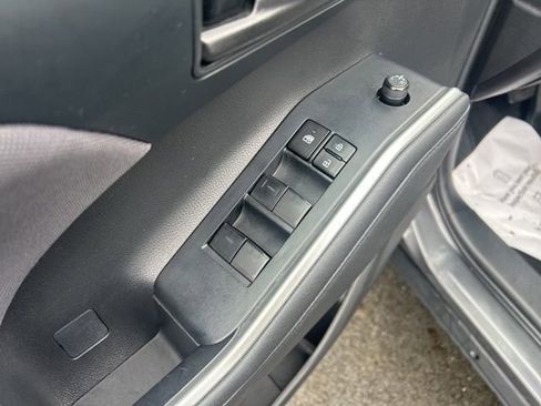 Used 2023 Toyota Highlander LE AWD/4WD image 10