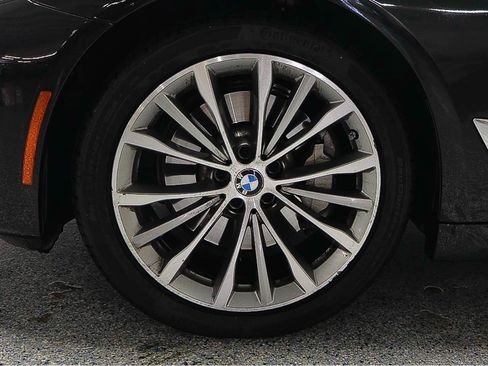 Used 2023 BMW 530i w/ Premium Package RWD image 5