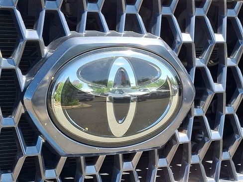 Used 2019 Toyota Tacoma TRD Sport AWD/4WD image 9