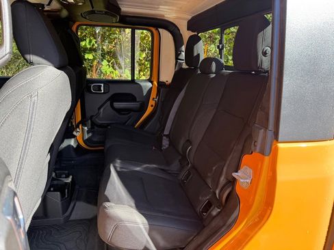 Used 2021 Jeep Gladiator Sport image 15