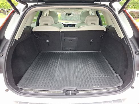 Certified 2023 Volvo XC60 B5 Plus w/ Climate Package AWD/4WD image 29