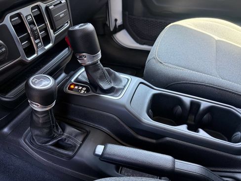Used 2025 Jeep Wrangler Unlimited Sport AWD/4WD image 33