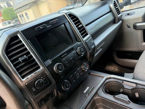 Used 2018 Ford F250 XLT w/ XLT Premium Package AWD/4WD image 5