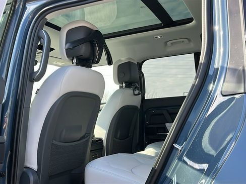 New 2026 Land Rover Defender 110 X-Dynamic SE image 21