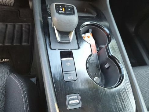 Used 2025 Nissan Rogue SV FWD image 25