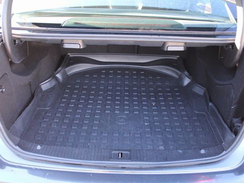 Used 2016 Mercedes-Benz E 400 4MATIC Sedan image 34