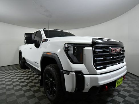 Used 2025 GMC Sierra 2500 AT4 w/ AT4 Premium Plus Package image 8