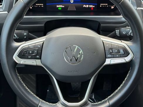 Used 2022 Volkswagen Tiguan SE w/ Panoramic Sunroof Package AWD/4WD image 15