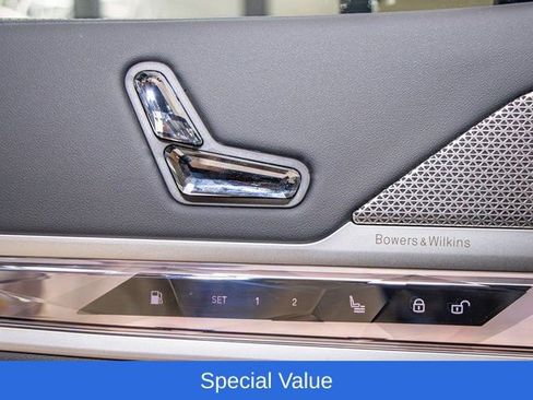 Used 2025 BMW 750e xDrive w/ Premium Package AWD/4WD image 14