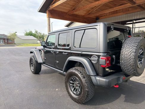 Used 2024 Jeep Wrangler Unlimited Rubicon w/ XTREMEE 35" Tire Package image 17