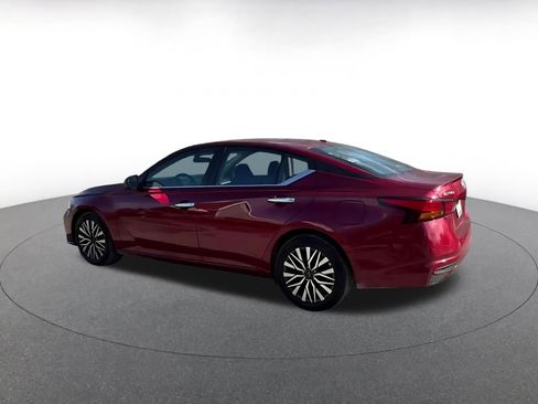 Used 2025 Nissan Altima 2.5 SV image 10