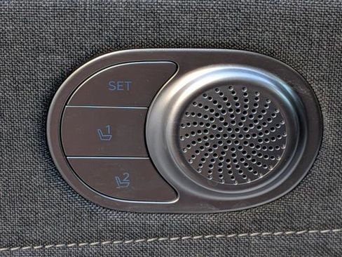 Used 2021 Hyundai Elantra Limited image 16